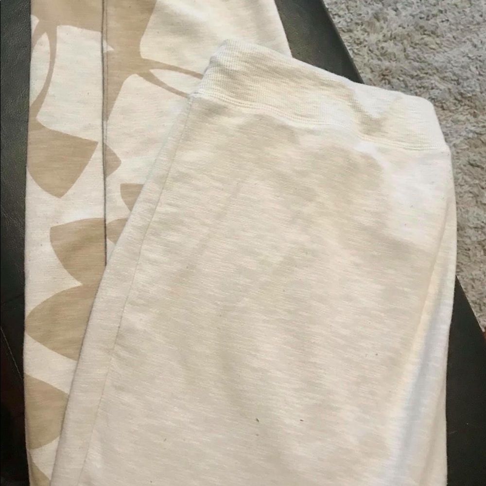 Under Armour sweats (women’s) sz L